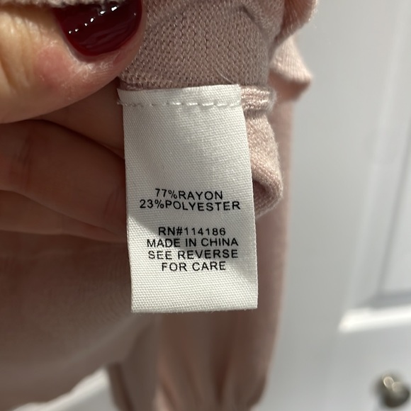 Soft pink sweater - Picture 7 of 8